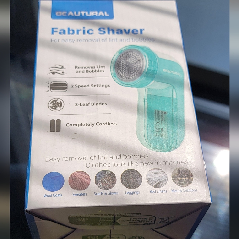 Beauteural Fabric Shaver in Teal